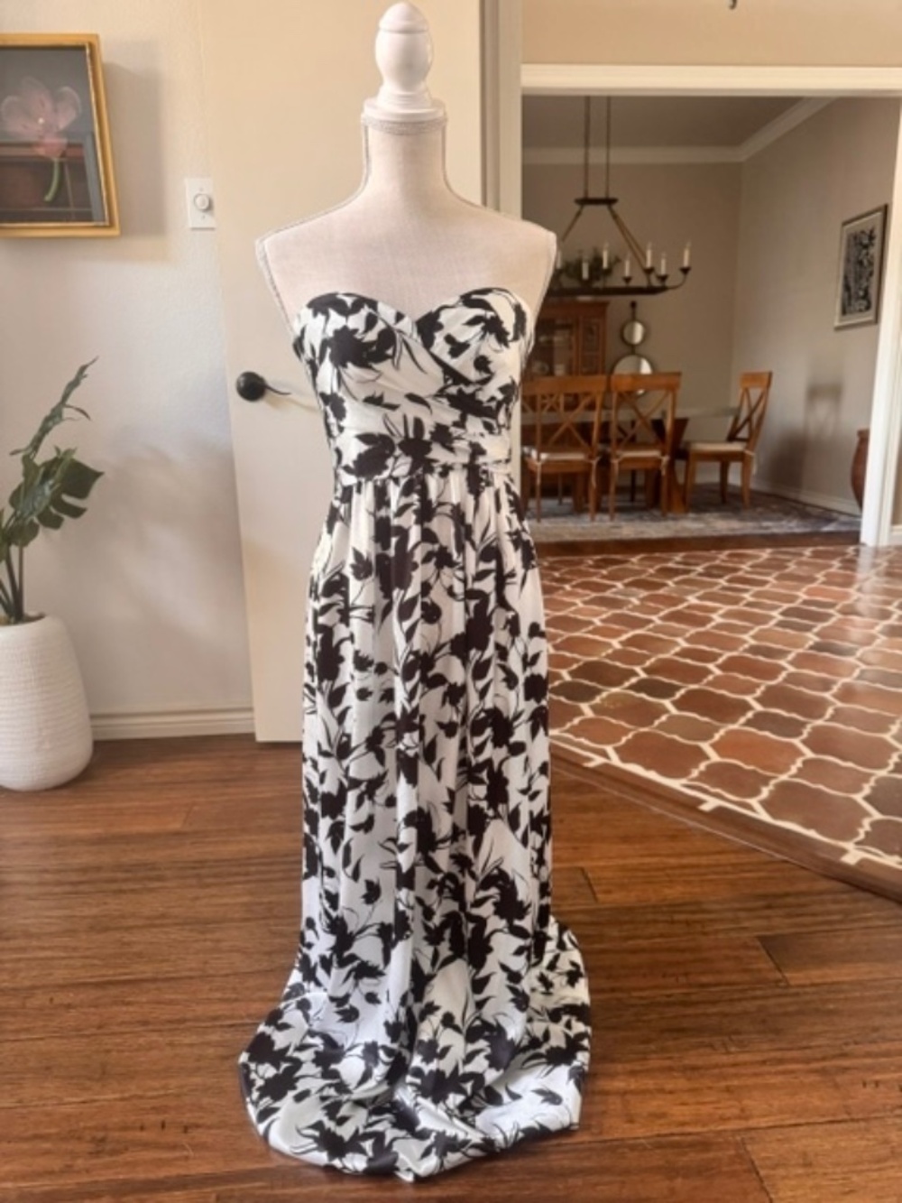 Monique Lhuillier Black & White Floral Strapless Maxi Dress Gown Size 2 - NWT
